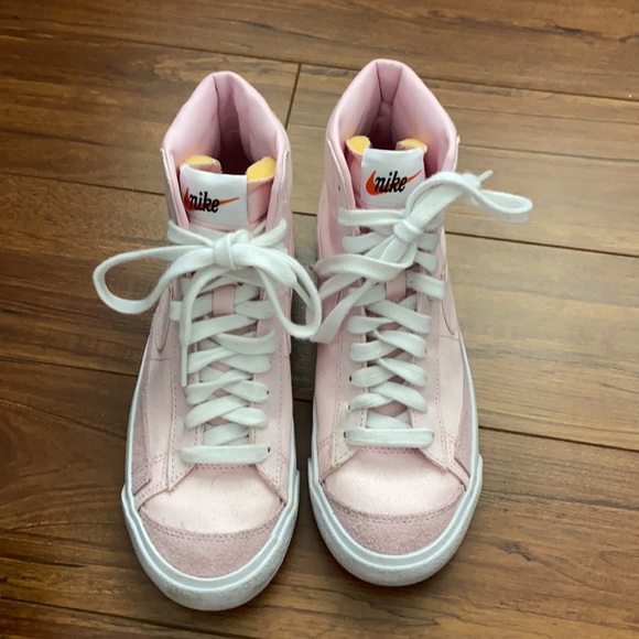 Pink Nike Blazerz - Picture 3 of 4